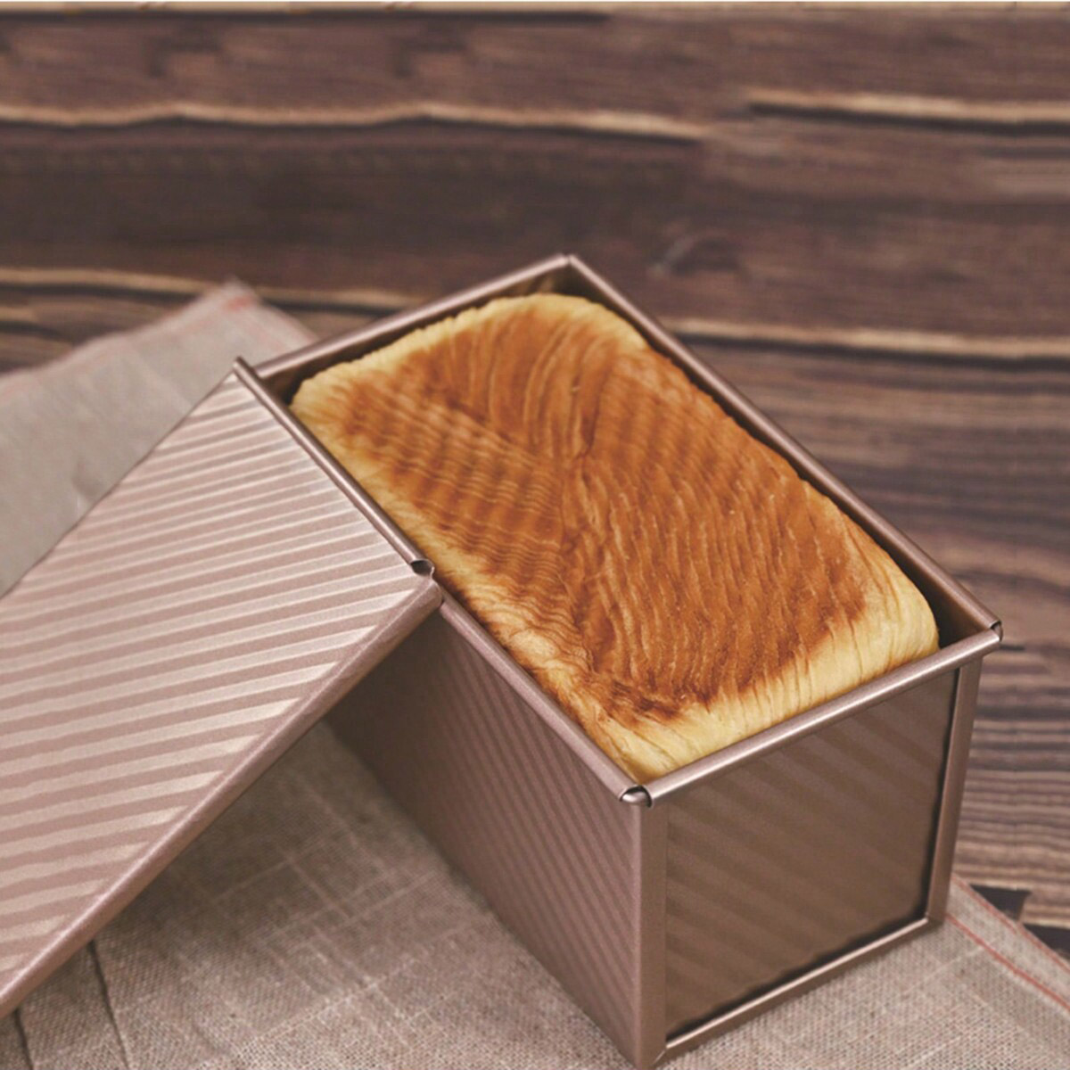 1 poêle à pain dorée avec couv - Rotary Bakery Oven avis et prix